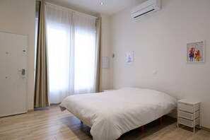 1 chambre, fer et planche à repasser, Wi-Fi, literie fournie
