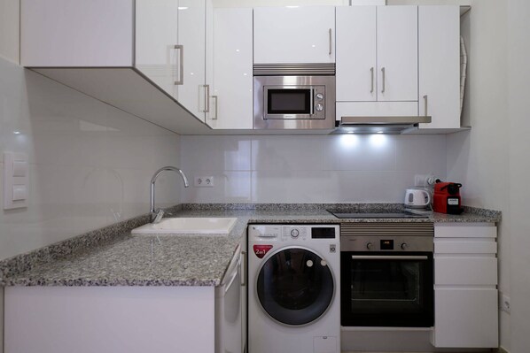 Fridge, microwave, oven, stovetop