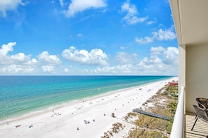 Appart'hôtel, 1 très grand lit et 1 canapé-lit (Majestic Beach Towers 1-1005) | Plage