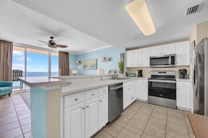 Condo, 1 King Bed with Sofa bed (Majestic Beach Towers 1-1005) | Private kitchen | Oven, toaster