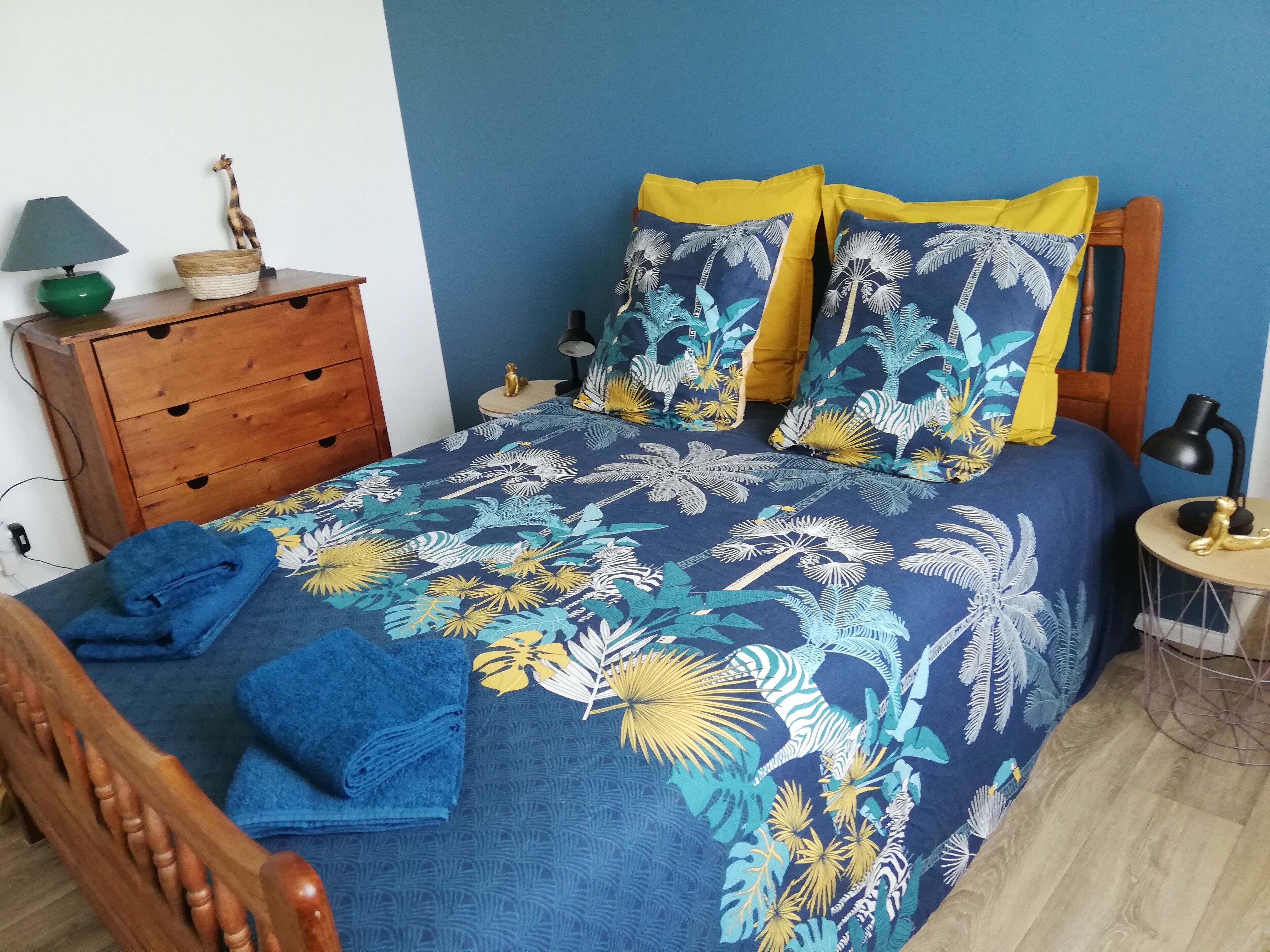 3 quartos, ferros/tábuas de passar roupa, berço de viagem