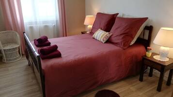 3 chambres, fer et planche à repasser, lit parapluie, Wi-Fi gratuit