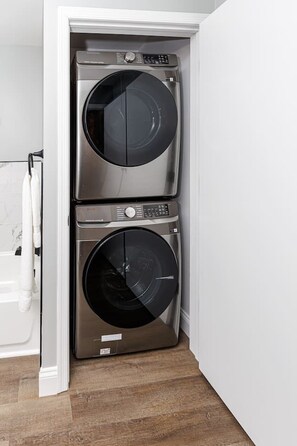 Interior - Serenity Inn *hottub*backyard*9 min SIght n Sound (Ronks)