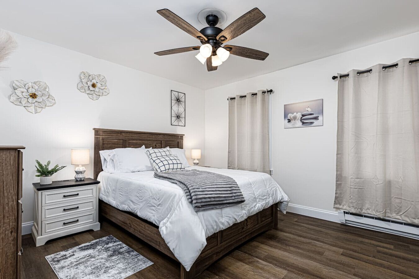 3 bedrooms, desk, iron/ironing board, travel crib