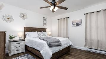 3 bedrooms, desk, iron/ironing board, travel crib