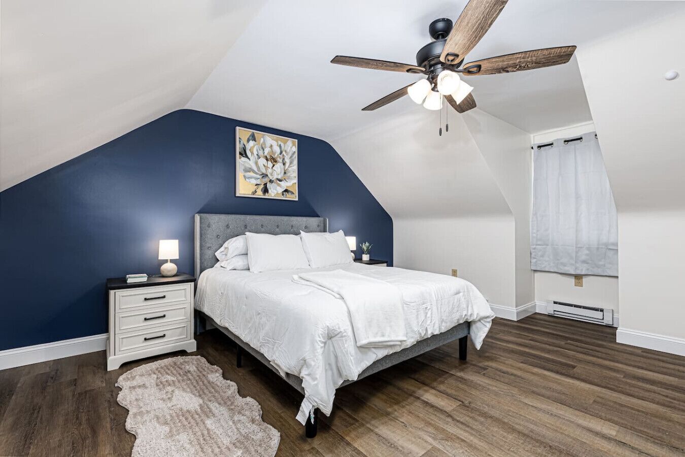 3 bedrooms, desk, iron/ironing board, travel crib