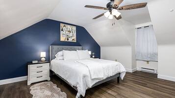 3 bedrooms, desk, iron/ironing board, travel crib
