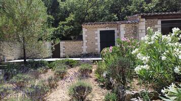 Enceinte de lâhĂ©bergement