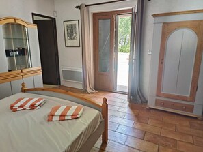 4 Schlafzimmer, Zimmersafe, Bügeleisen/Bügelbrett, kostenloses WLAN