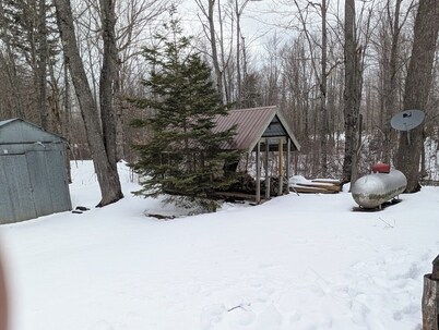 Welcoming off the Grid 2-bedroom Cabin in Skanee. On the Big Huron River.