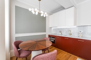 Fridge, microwave, oven, coffee/tea maker