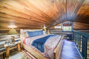 1 bedroom, free WiFi, bed sheets - Woodland view-Green Log Cabin (Laurelville)