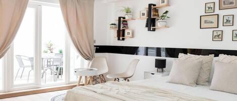 4 bedrooms, desk, iron/ironing board, free WiFi