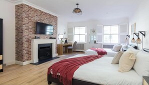 4 bedrooms, desk, iron/ironing board, free WiFi