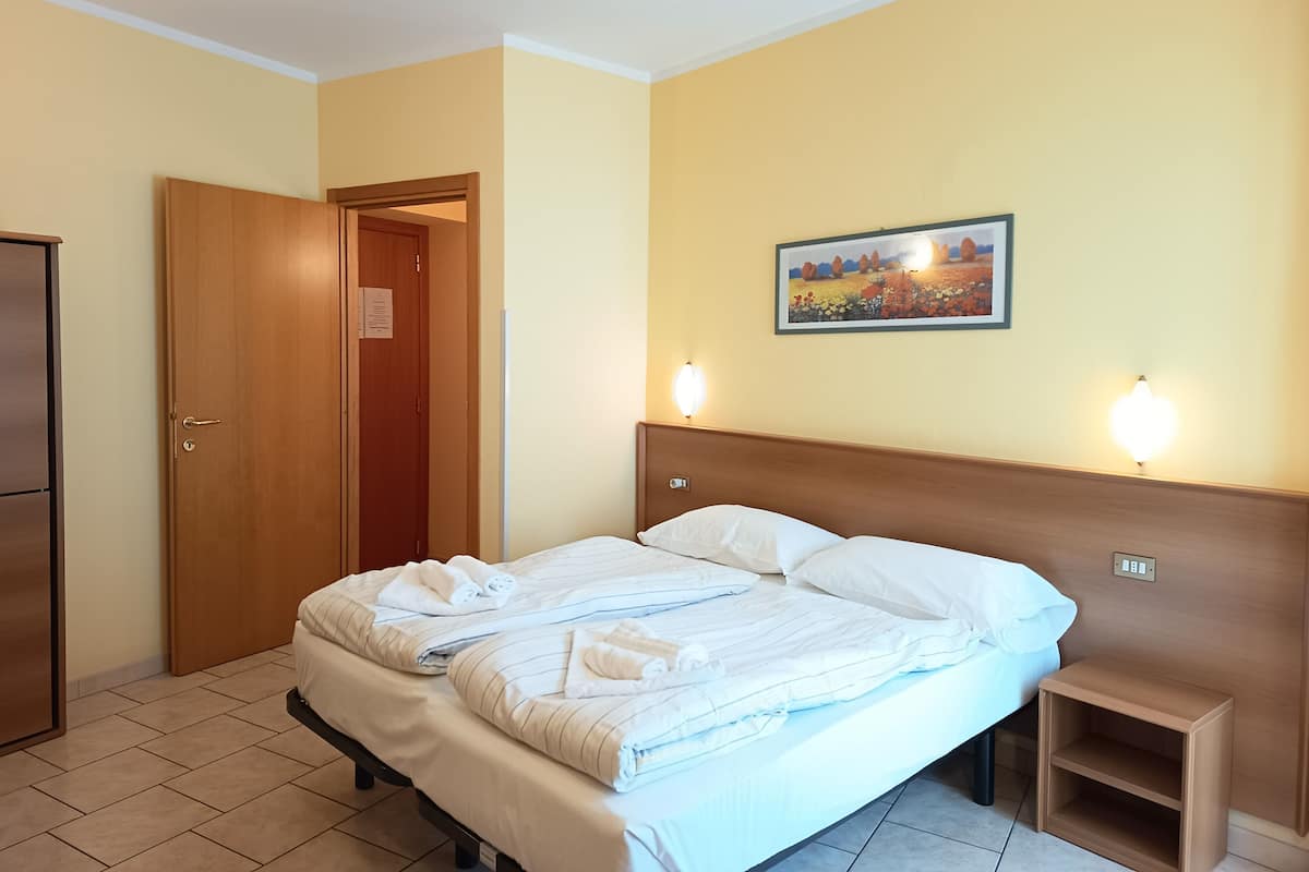 Premium bedding, down duvets, pillow-top beds, in-room safe