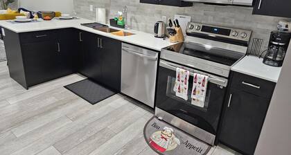Cozy 2 bedroom Suite in SouthWest, Calgary - Fast Wifi + Free Parking
