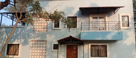 Fachada de la propiedad