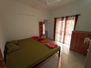 Frette Italian sheets, premium bedding, down duvets, memory-foam beds - Snehban Agro Farm Resort (Kamshet)