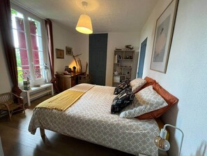 1 chambre, fer et planche à repasser, Wi-Fi, draps fournis