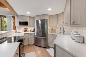 Micro-ondes, four, plaque de cuisson, lave-vaisselle