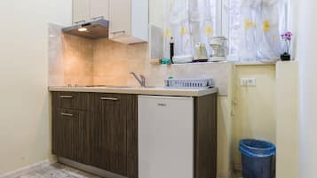 Apartment (One Bedroom Apartment) | Private kitchen