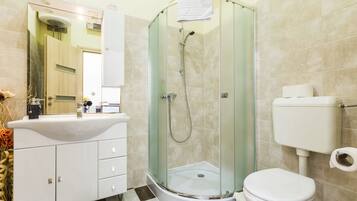 Apartment (Double Room) | Bathroom | Shower, towels