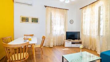 Apartment (Classic One Bedroome Apartment (owner) | Living room | 32-inch flat-screen TV with satellite channels