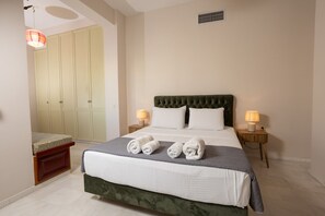 Apartment | 2 bedrooms, desk, soundproofing - The White Marble Luxury City Apt (Chania)