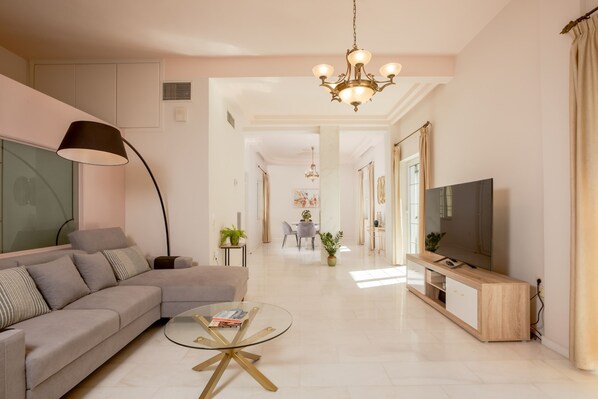 Apartment | 2 bedrooms, desk, soundproofing - The White Marble Luxury City Apt (Chania)