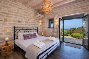 3 bedrooms, desk - Villa Pansara Exclusive Luxury (Rethymno)