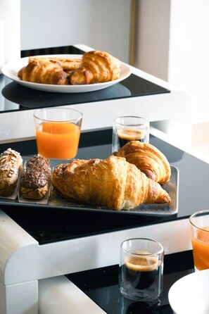 Breakfast meal - [Icosium] Superb new large T2 10' Algiers center (Bir Mourad Raïs)