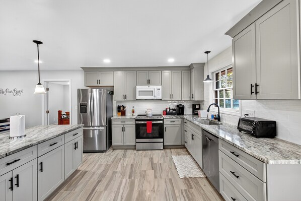 Mikrowelle, Ofen, Herdplatte, Geschirrspüler