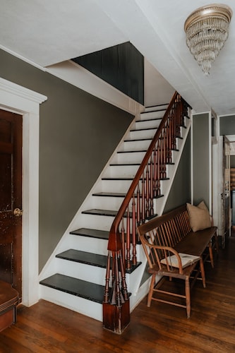 Book Village Inn Fitzgerald Room