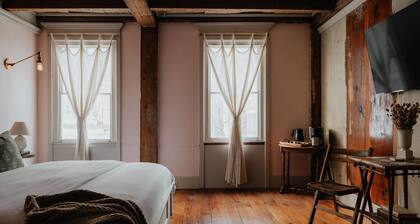 Book Village Inn Fitzgerald Room