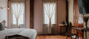 Book Village Inn Fitzgerald Room