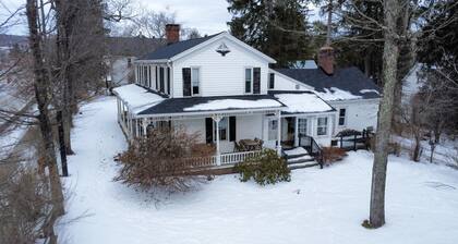 Book Village Inn Hemingway Room