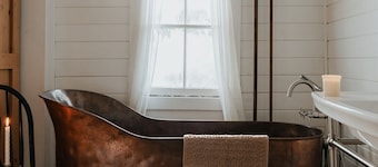 Book Village Inn - Twain Room