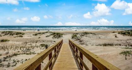 2-bedroom condo in beautiful St. Augustine Beach, steps to the beach