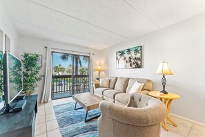 Smart TV - 2-bedroom condo in beautiful St. Augustine Beach, steps to the beach (St. Augustine Beach)