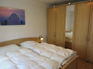 2 bedrooms, free WiFi - Vacation home Seeadler 750 meters to the beach Wheelchair accessible. (Dornumersiel)