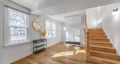 Near Ravinia and Navy Base, charming 3-bedroom house in peaceful Highland Park