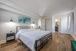 3 camere, una scrivania, ferro/asse da stiro, Wi-Fi