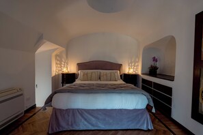 5 quartos, ferros/tábuas de passar roupa, Wi-Fi, roupa de cama