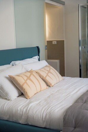 5 habitaciones, tabla de planchar con plancha, wifi y ropa de cama