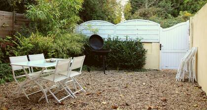 Gite Fonteneau. Parc de la Burthe nearby, 80 hectares of woods and meadows.