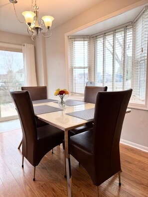 Dining - The Cozy Corner, 2-bedroom townhome in charming Newark with WiFi, and parking (Newark)