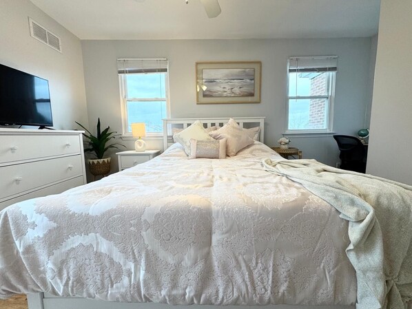 2 bedrooms, iron/ironing board, travel cot, free WiFi - The Cozy Corner, 2-bedroom townhome in charming Newark with WiFi, and parking (Newark)