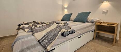 Comfort Double Room, Patio | Free WiFi, bed sheets