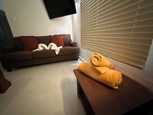 Charming 1-bedroom apartment in amazing Oranjestad with WiFi, AC