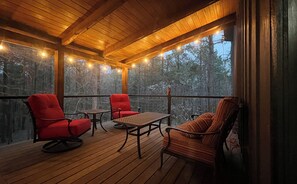 Upstairs Covered Patio - Bailee's River Retreat - Near the Crater of Diamonds & Little Missouri River (Murfreesboro)